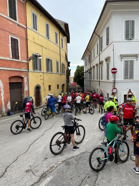 Bhr - Appartamento Dell'Anfiteatro Spolète Extérieur photo